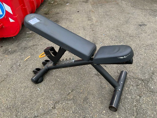 Matrix aura adjustable bench krachtstation - afbeelding 4 van  5