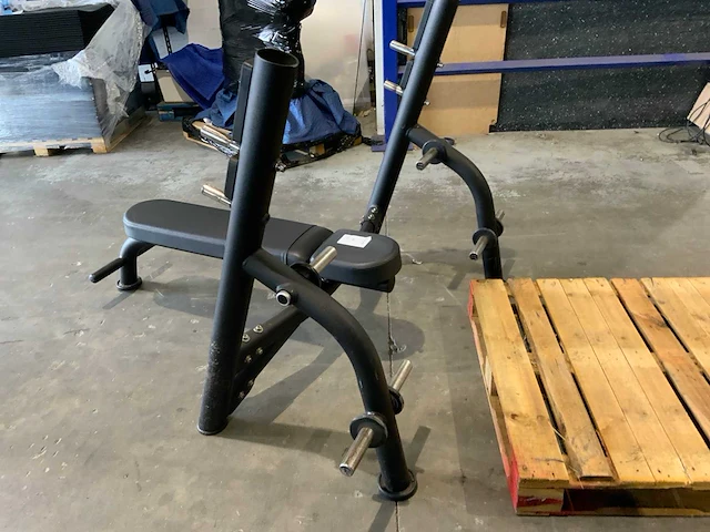 Matrix aura g3 benchpress krachtstation - afbeelding 6 van  6