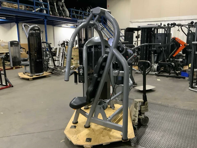 Matrix aura g3 chest press krachtstation - afbeelding 5 van  6