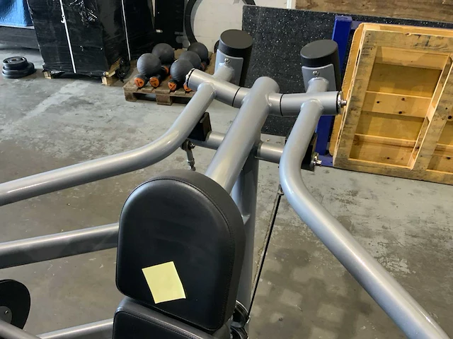 Matrix aura g3 converging shoulderpress krachtstation - afbeelding 4 van  5