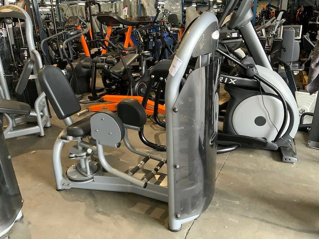 Matrix aura g3 hip-abductie krachtstation - afbeelding 1 van  5