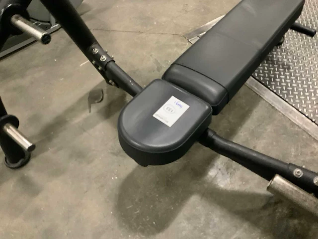 Matrix aura g3 olympische flat bench press krachtstation - afbeelding 4 van  5