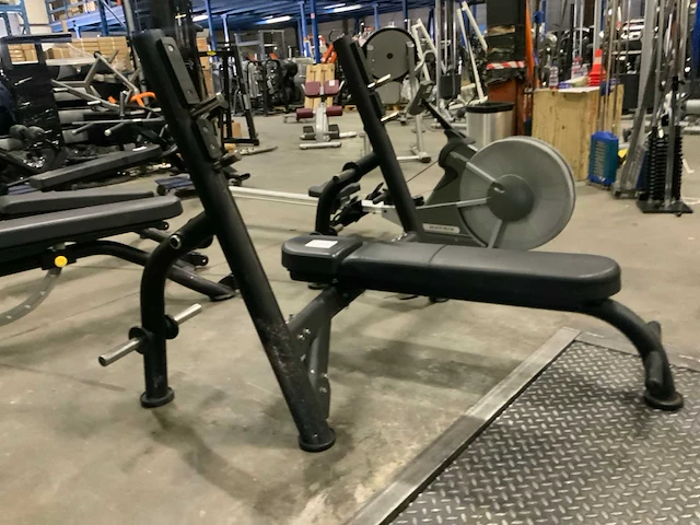 Matrix aura g3 olympische flat bench press krachtstation - afbeelding 5 van  5