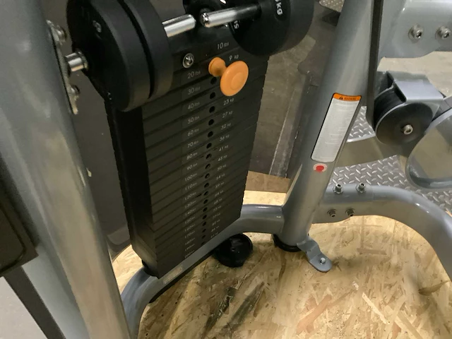 Matrix aura g3 shoulder press krachtstation - afbeelding 3 van  6