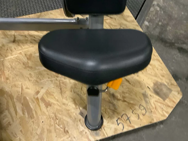 Matrix aura g3 shoulder press krachtstation - afbeelding 5 van  6