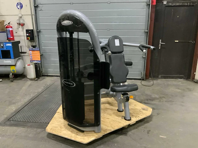 Matrix aura g3 shoulder press krachtstation - afbeelding 6 van  6