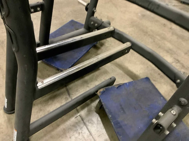 Matrix aura g3 squat rek krachtstation - afbeelding 3 van  4