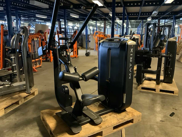 Matrix aura g7 lat pulldown krachtstation - afbeelding 1 van  5