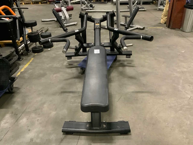 Matrix aura plate loaded flat bench press krachtstation - afbeelding 1 van  5