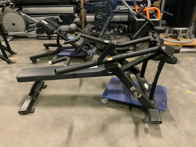 Matrix aura plate loaded flat bench press krachtstation - afbeelding 2 van  5