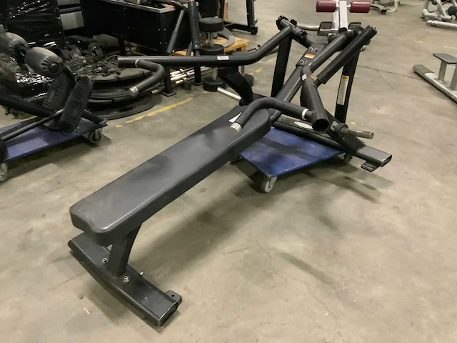 Matrix aura plate loaded flat bench press krachtstation - afbeelding 3 van  5