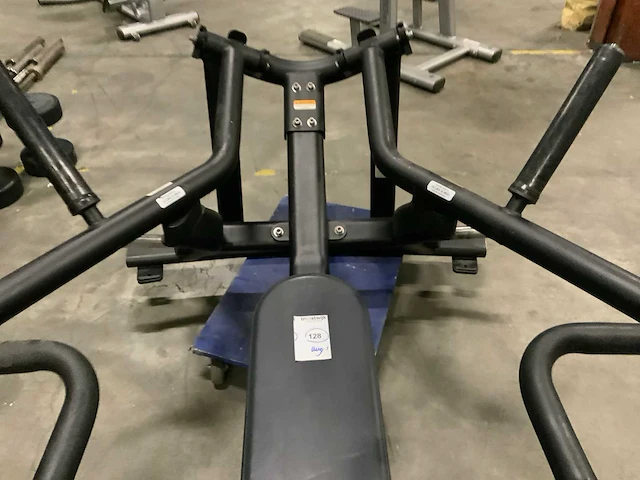 Matrix aura plate loaded flat bench press krachtstation - afbeelding 4 van  5