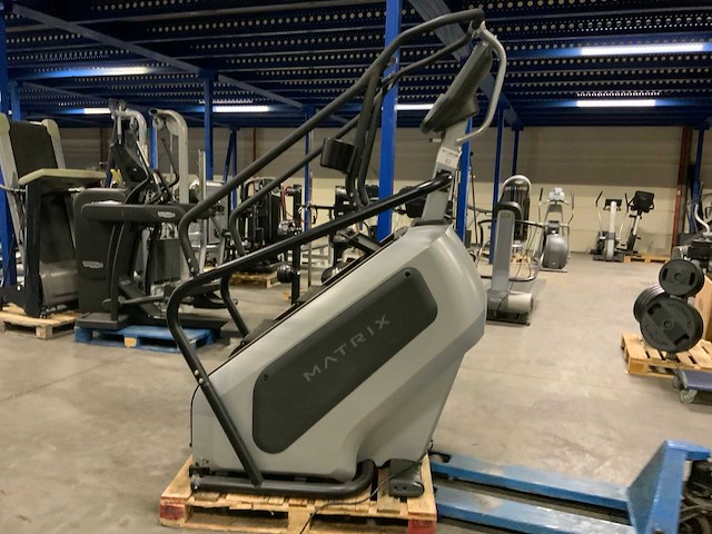 Matrix c7xe climbmill crosstrainer - afbeelding 1 van  5