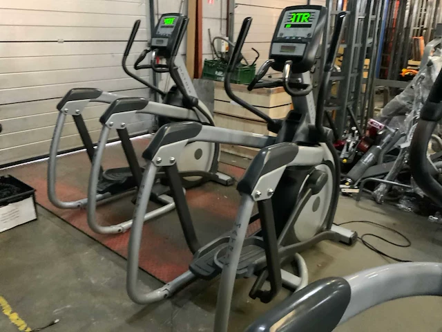 Matrix e3x elliptical crosstrainer - afbeelding 2 van  9
