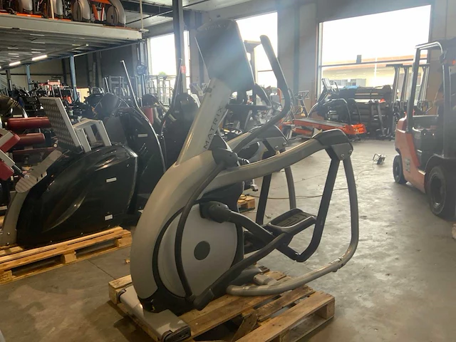 Matrix e5x elliptical crosstrainer - afbeelding 3 van  7