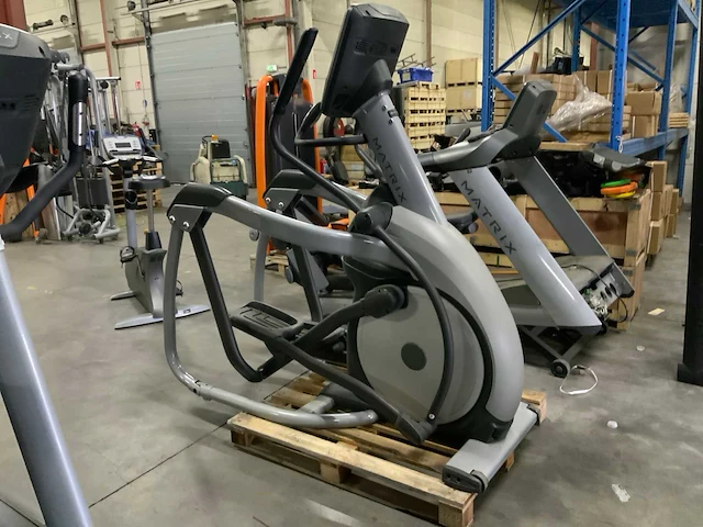 Matrix e5x elliptical crosstrainer - afbeelding 2 van  6