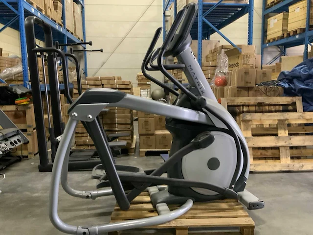 Matrix e5x elliptical crosstrainer - afbeelding 2 van  6
