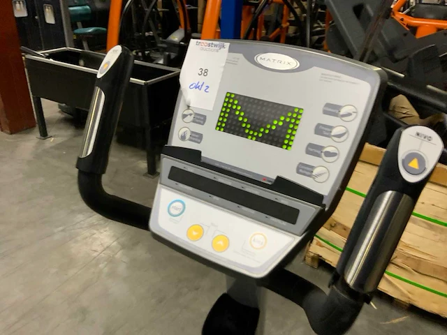 Matrix h3x recumbent bike home trainer - afbeelding 3 van  5