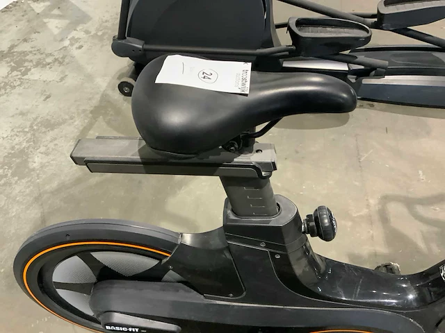 Matrix i50 indoorcycle spinningbike - afbeelding 3 van  6