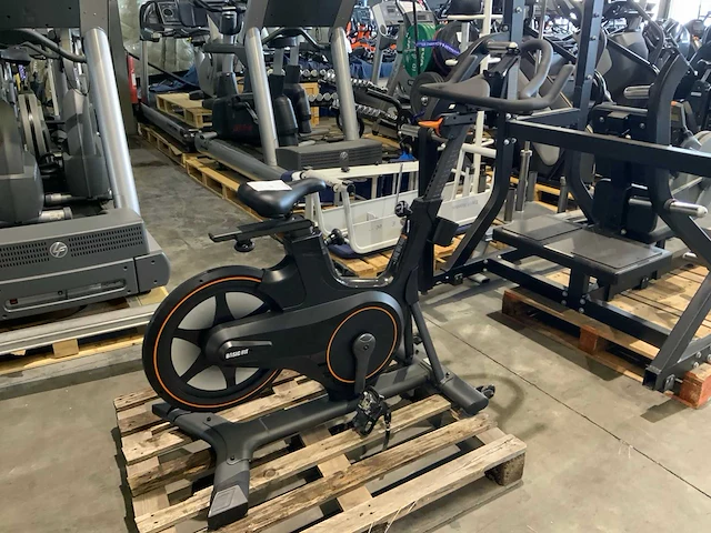Matrix ic50 indoorcycle spinningbike - afbeelding 2 van  5