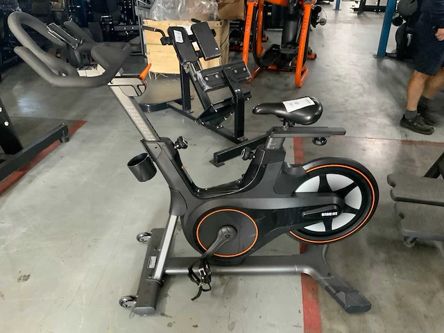 Matrix icr50 indoorcycle spinningbike - afbeelding 1 van  6