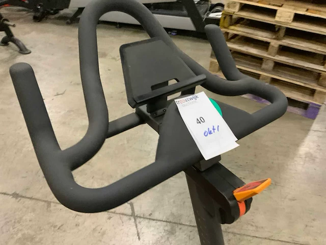 Matrix icr50 indoorcycle spinningbike - afbeelding 2 van  5