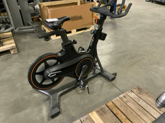 Matrix icr50 indoorcycle spinningbike - afbeelding 2 van  4
