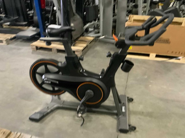 Matrix icr50 indoorcycle spinningbike - afbeelding 1 van  5