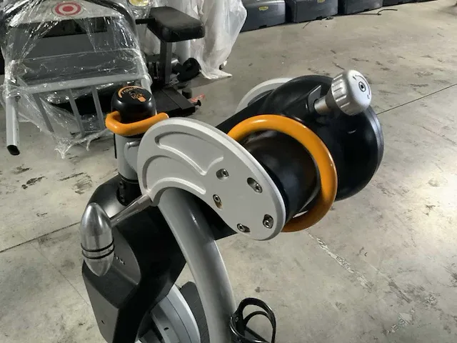 Matrix jonny g krankcycle crosstrainer - afbeelding 2 van  5