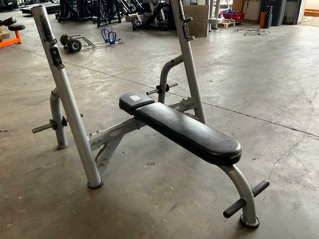 Matrix olympische flat bench krachtstation - afbeelding 3 van  5