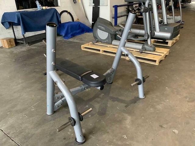 Matrix olympische flat bench krachtstation - afbeelding 5 van  5