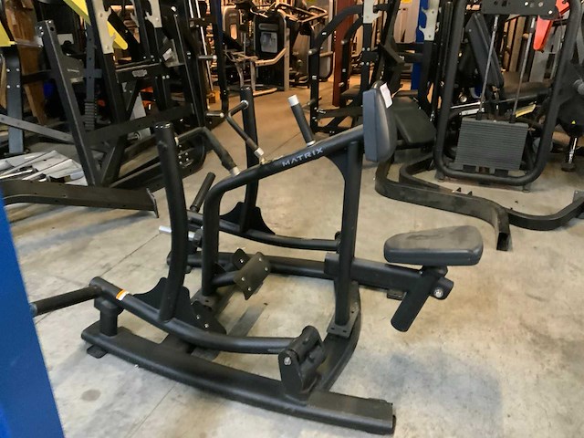 Matrix plateloaded aura row krachtstation - afbeelding 1 van  5