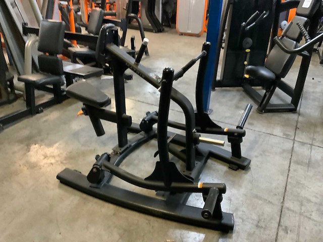 Matrix plateloaded aura row krachtstation - afbeelding 3 van  5