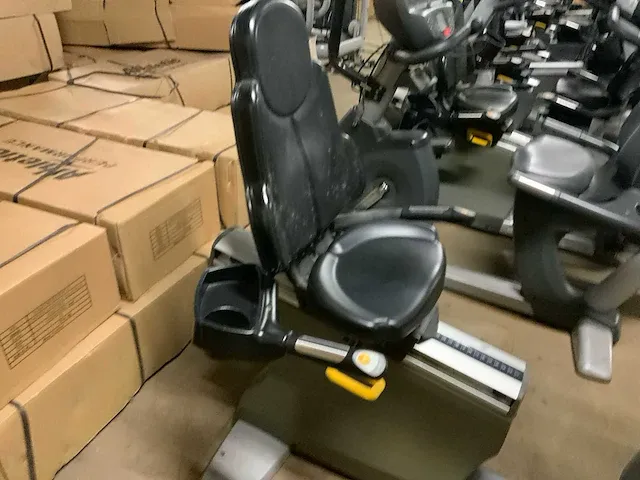 Matrix r3x recumbent bike home trainer - afbeelding 2 van  5
