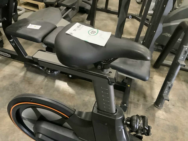 Matrix t50 indoorcycle spinningbike - afbeelding 2 van  5