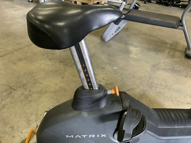 Matrix u3x upright bike home trainer - afbeelding 4 van  5