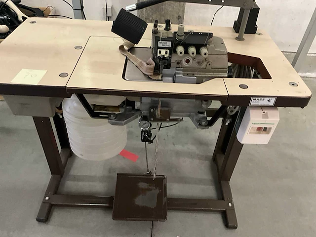 Mauser special 2naalds safety stitch machine met boventransport en draadaf- snijder type 9732-432 5x5 - afbeelding 4 van  6