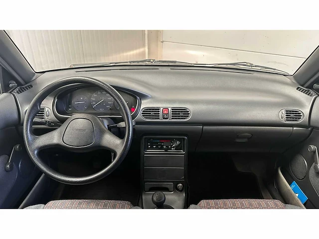 Mazda - 1999 - 121 - personenauto - afbeelding 7 van  39