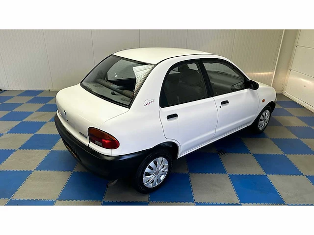 Mazda - 1999 - 121 - personenauto - afbeelding 8 van  39