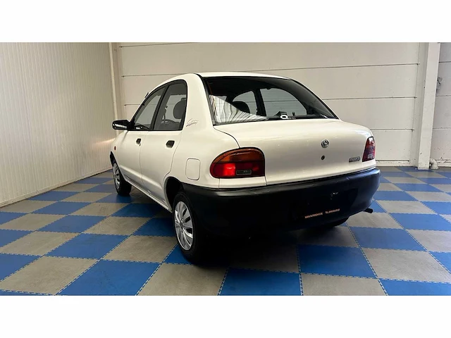 Mazda - 1999 - 121 - personenauto - afbeelding 9 van  39