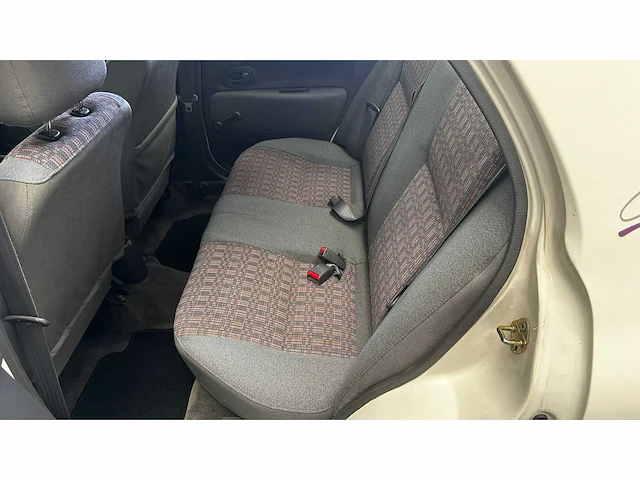 Mazda - 1999 - 121 - personenauto - afbeelding 10 van  39