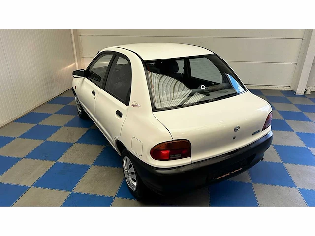 Mazda - 1999 - 121 - personenauto - afbeelding 11 van  39