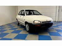 Mazda - 1999 - 121 - personenauto - afbeelding 1 van  39