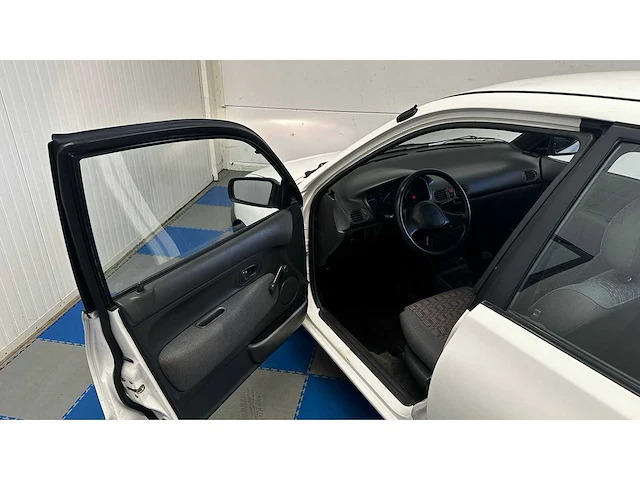 Mazda - 1999 - 121 - personenauto - afbeelding 16 van  39