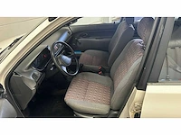 Mazda - 1999 - 121 - personenauto - afbeelding 17 van  39