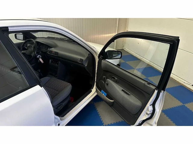 Mazda - 1999 - 121 - personenauto - afbeelding 21 van  39