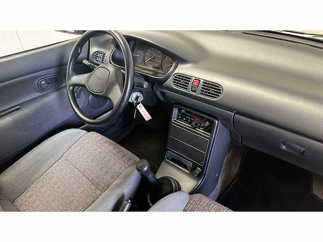 Mazda - 1999 - 121 - personenauto - afbeelding 24 van  39