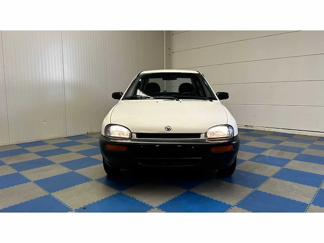 Mazda - 1999 - 121 - personenauto - afbeelding 23 van  39
