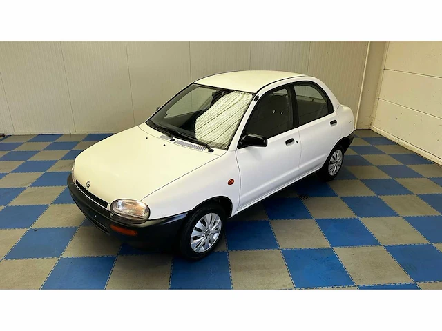 Mazda - 1999 - 121 - personenauto - afbeelding 34 van  39