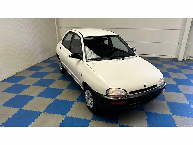 Mazda - 1999 - 121 - personenauto - afbeelding 35 van  39